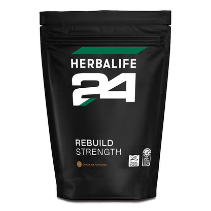 אריזת תוספי תזונה של הרבלייף 24 Rebuild Strength על רקע לבן